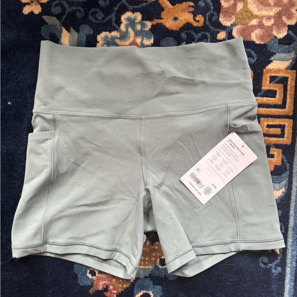 ATHLETA Salutation Stash High Rise 5 Short NEVER WORN Size M